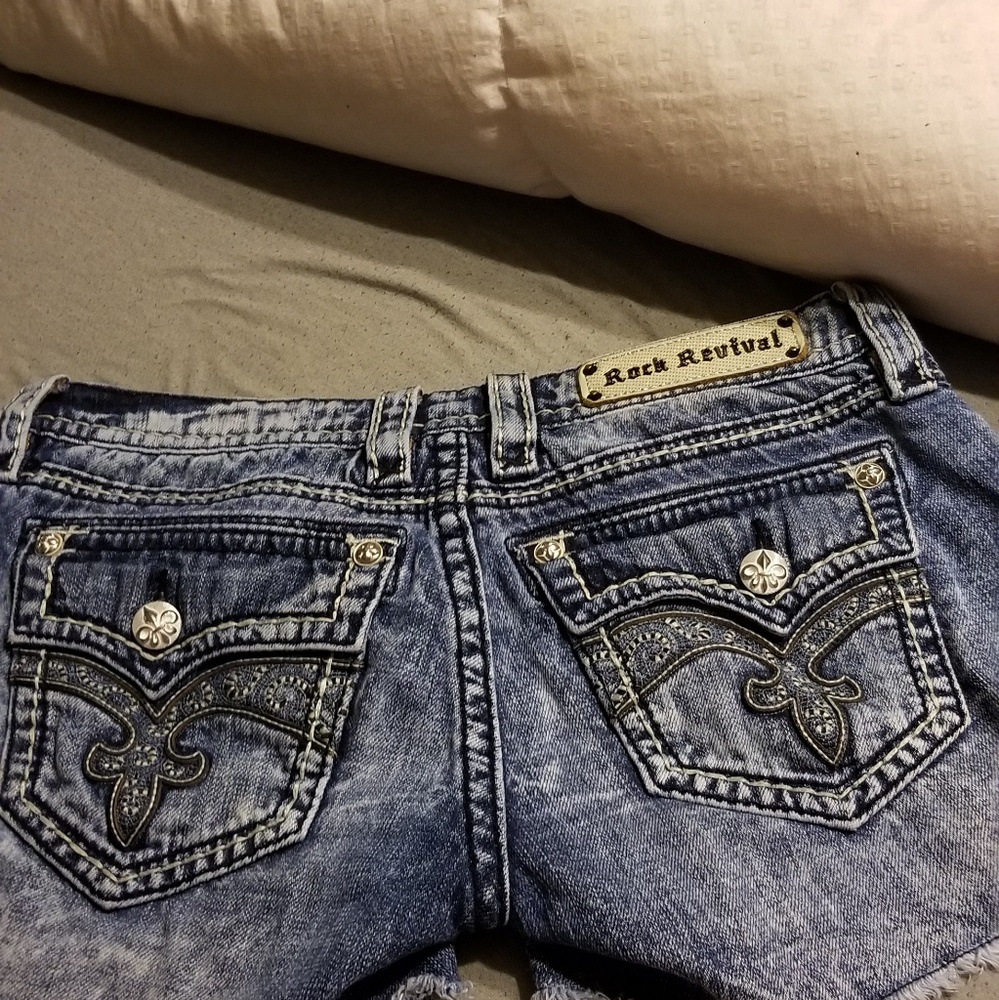 Rock revival shorts sz 29